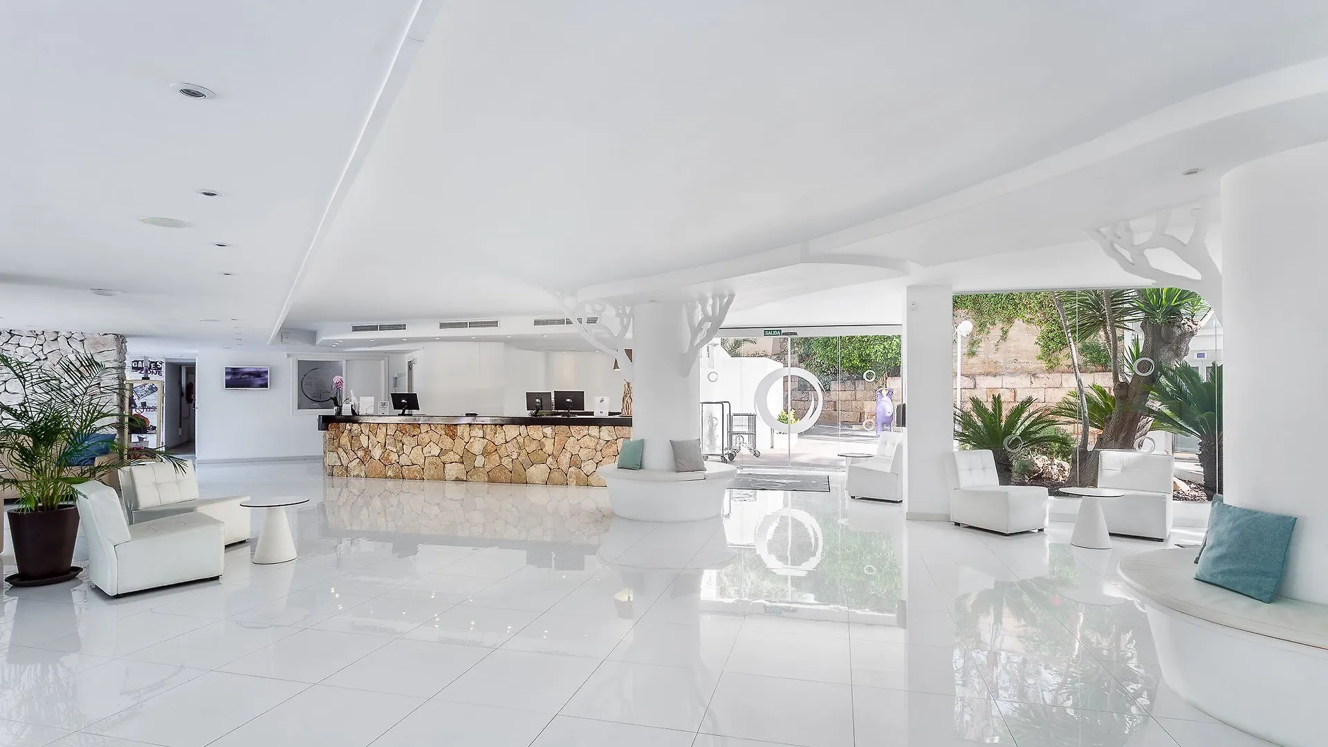 Fergus Style Cala Blanca Suites Santa Ponsa 4*,