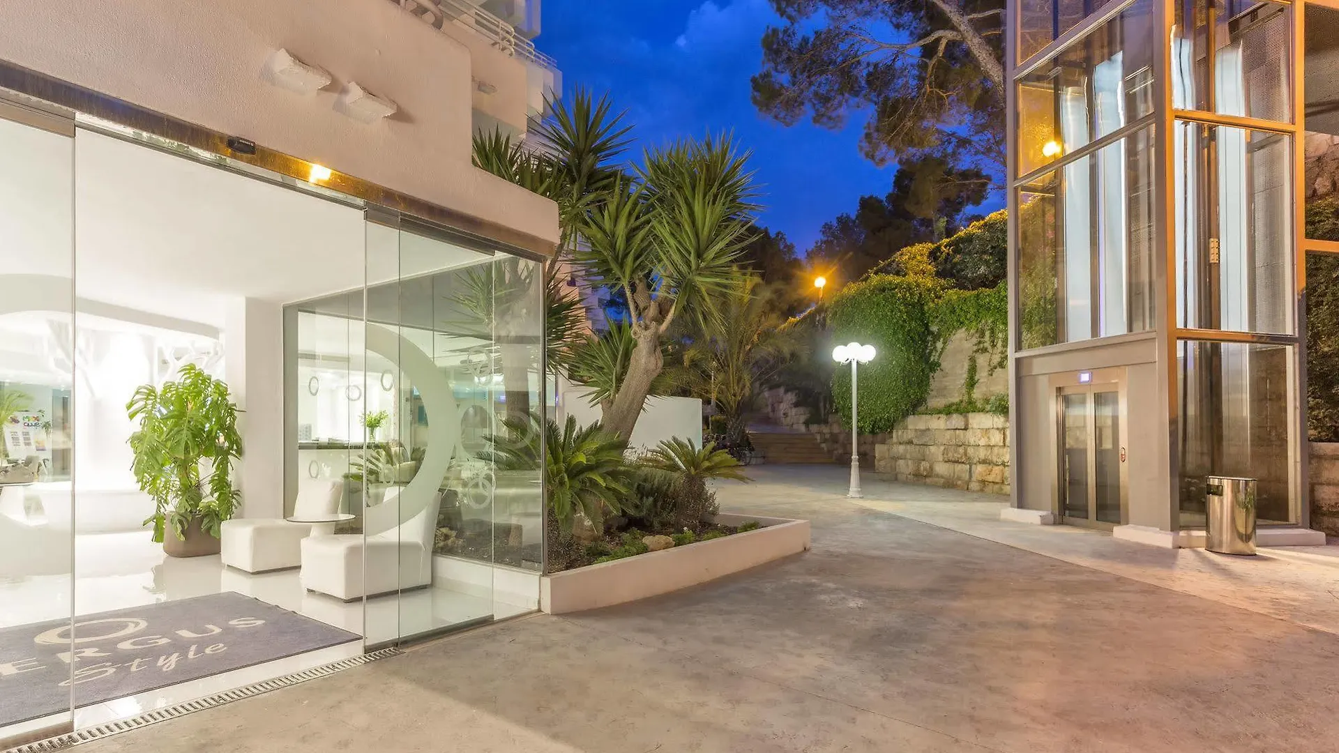 Fergus Style Cala Blanca Suites Santa Ponsa Hotel